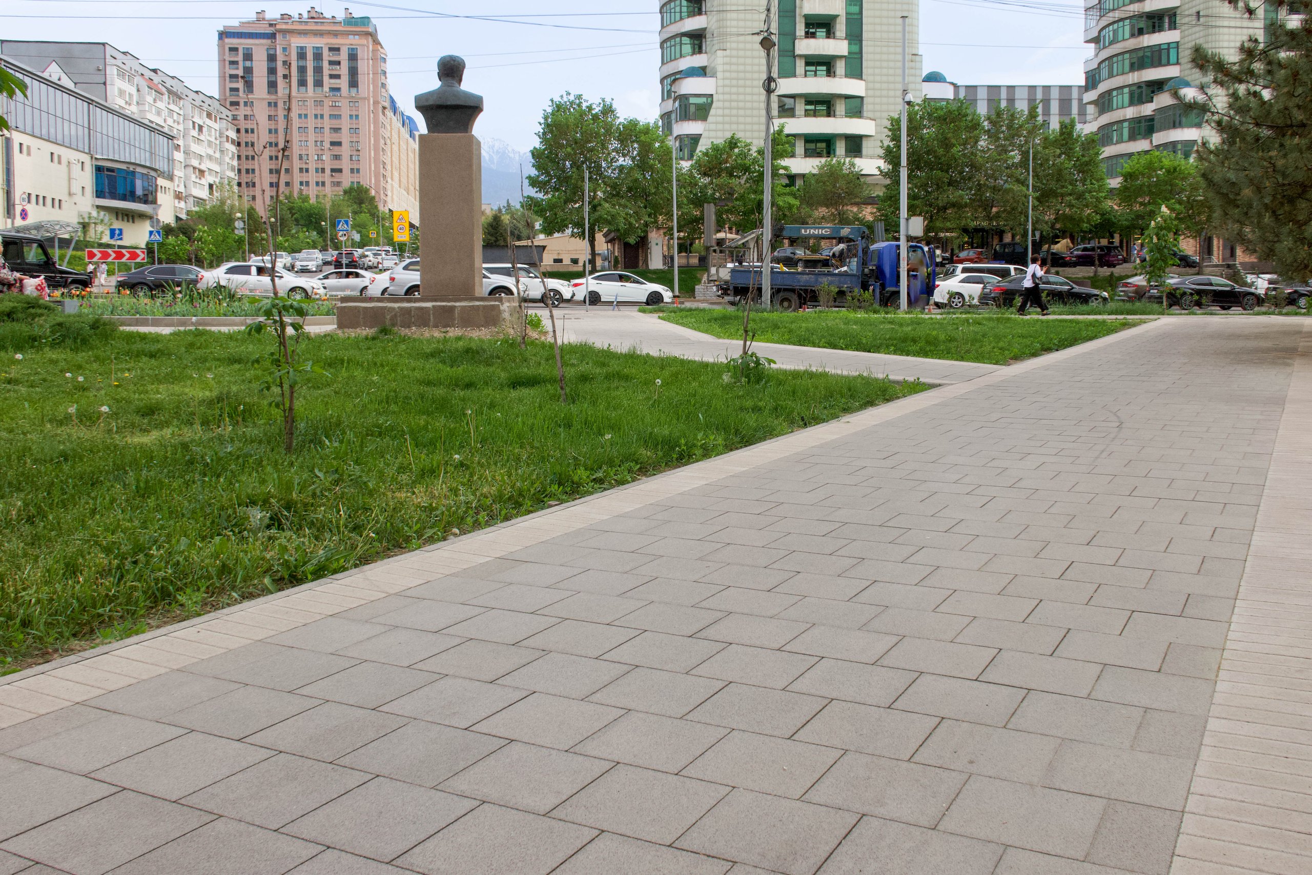 Памятник Мендикулову