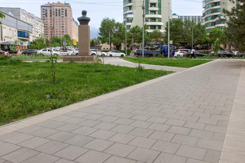 Памятник Мендикулову
